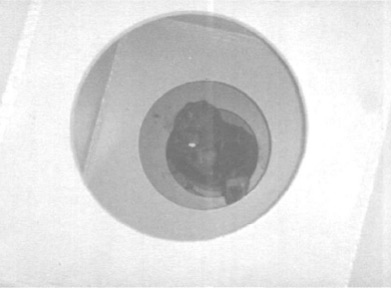 图2过于狭窄的垂直圆孔